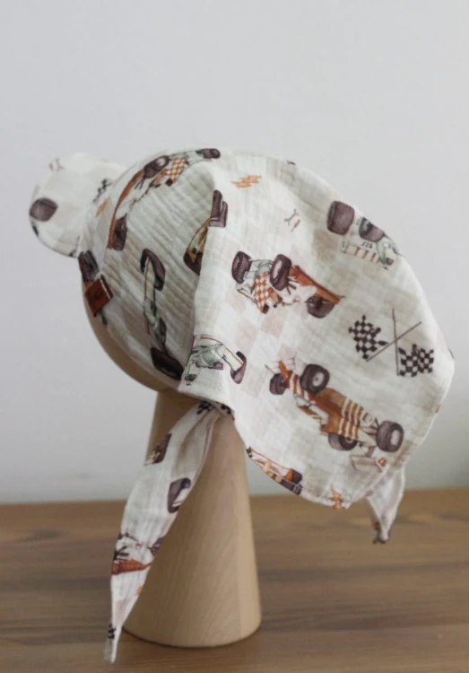 chusta z daszkiem dla chłopca