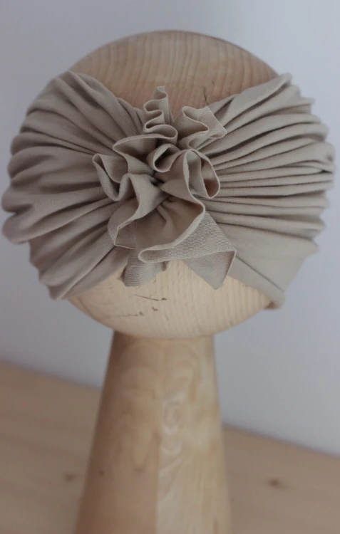 Modny stylowy turban i opaska w jednym