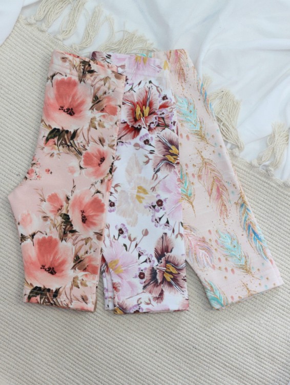 Zestaw niemowlęcych legginsów w pudełku z okienkiem – wyjątkowe wzory i staranne wykonanie. Piękny upominek dla świeżo upieczonych rodziców.