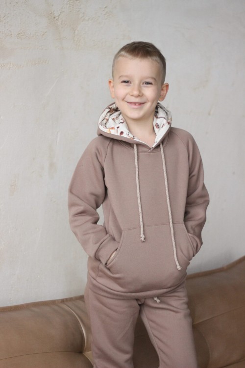 Bluza chłopięca mokka. Stonowany kolor, sportowy charakter, wygodny krój na co dzień