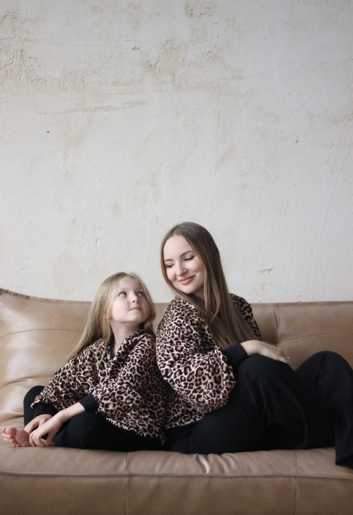 Bluza oversize PANTERKA – prezentacja całości na sylwetce.