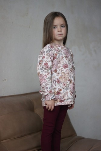 Widok całych legginsów – bakłażan.