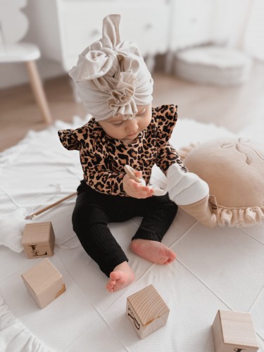 Miękka, oddychająca dzianina bawełniana z bezpiecznym nadrukiem sprawia, że body jest idealne dla wrażliwej skóry niemowląt.