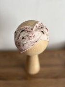 Opaska przeplotka ROSIE – widok całości w kolorze brudnego różu.