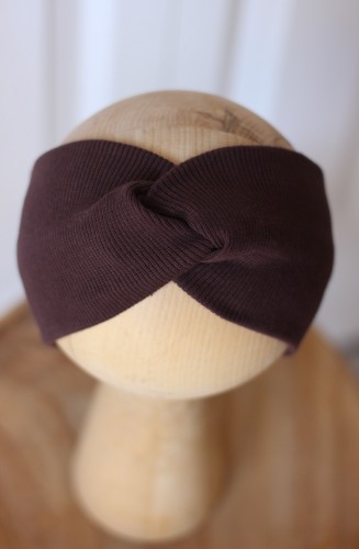 Handmade opaska dziecięca w modnym brązowym kolorze idealna dla niemowląt.