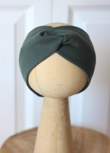 Stylowa opaska handmade dla niemowląt i dziewczynek w naturalnym kolorze.