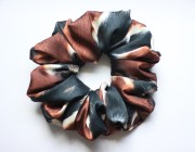 Frotka Krówka – materiałowa gumka scrunchie do włosów w krówki