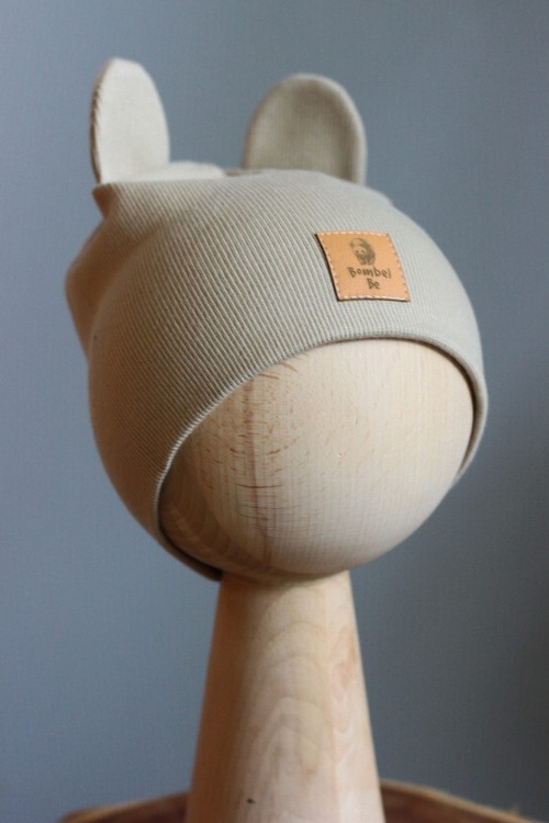 CZAPKA DZIECIĘCA PRĄŻKOWANA MIŚ BEŻ BOMBEL BE