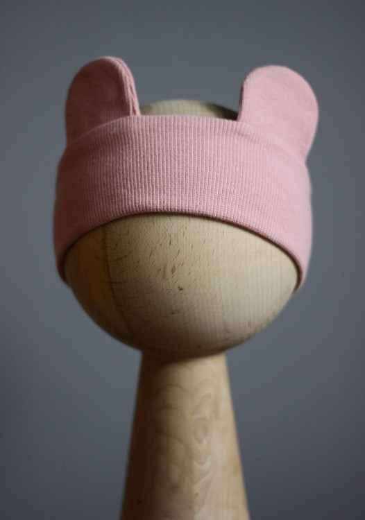 Modna różowa opaska dziecięca z uszami – idealna dla dziewczynkiModna różowa opaska dziecięca z uszami – idealna dla dziewczynki